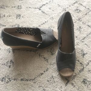 Size 8.5 Women’s Toms Wedges